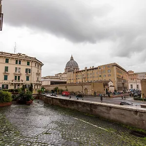 All'ombra Del Cupolone 2* Rome